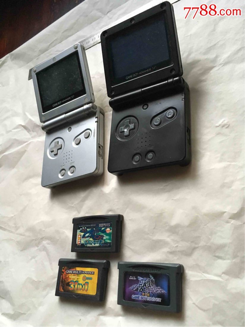 gameboy游戏机(两台带三卡)