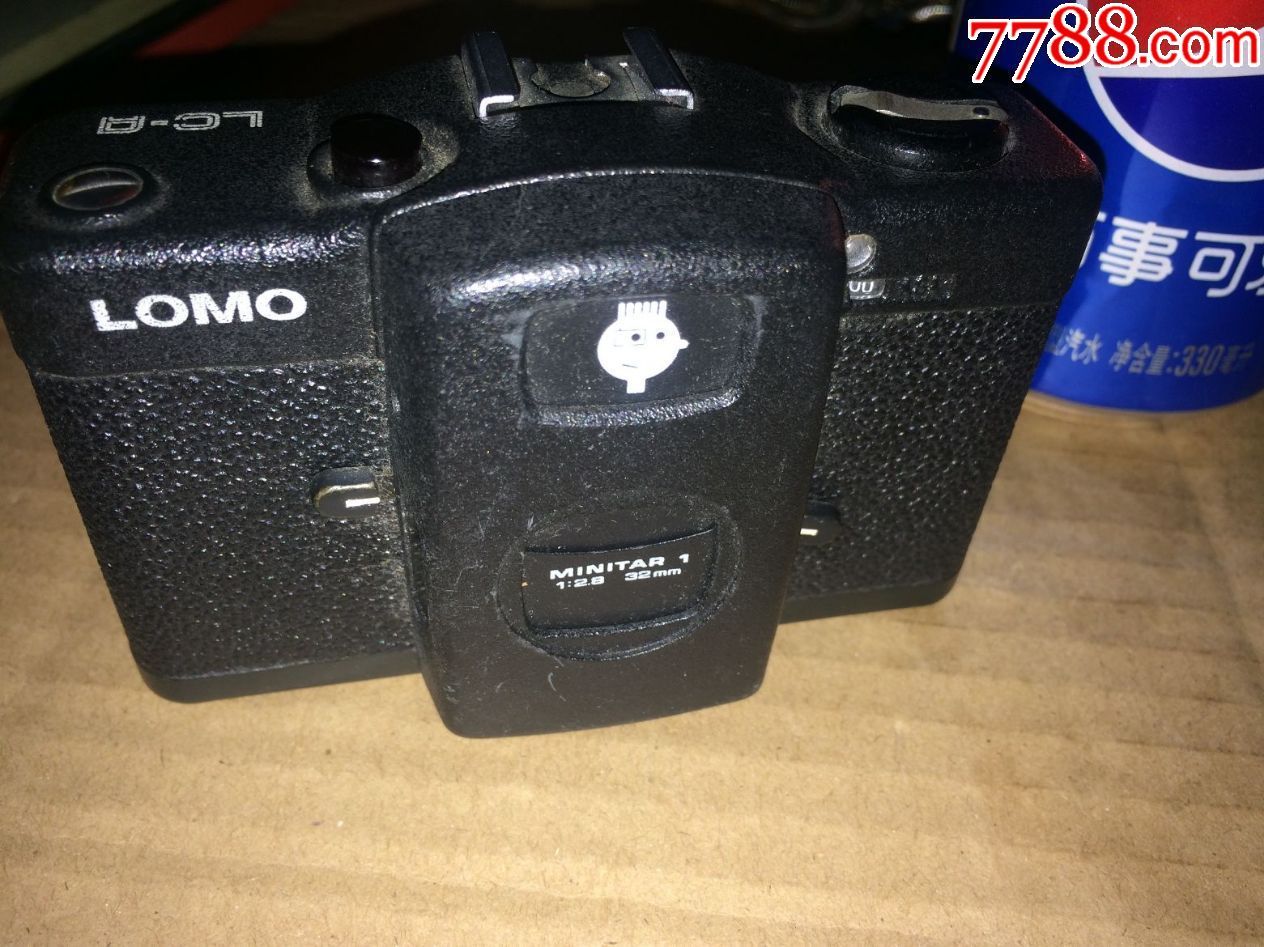一台经典收藏傻瓜胶卷相机塑料材质lomo类相机