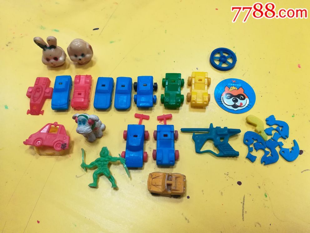 老玩具,儿时怀旧经典,乖乖食品玩具,小浣熊赠品.