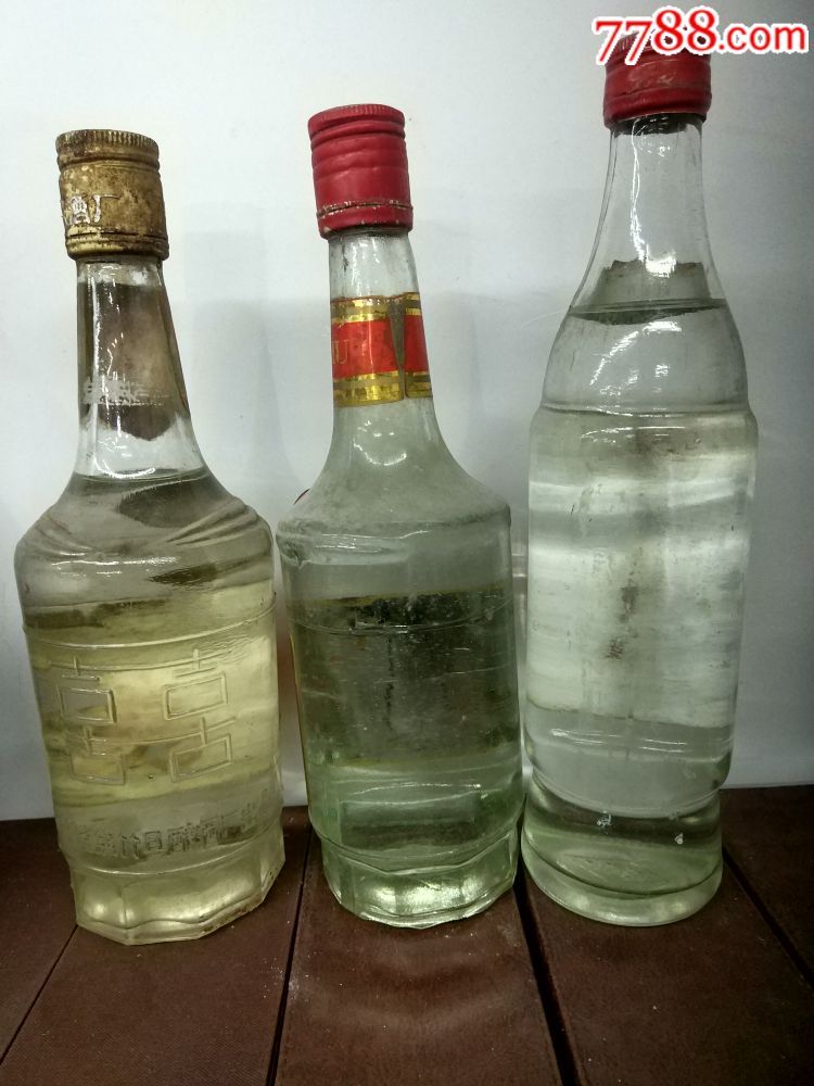 三瓶白酒