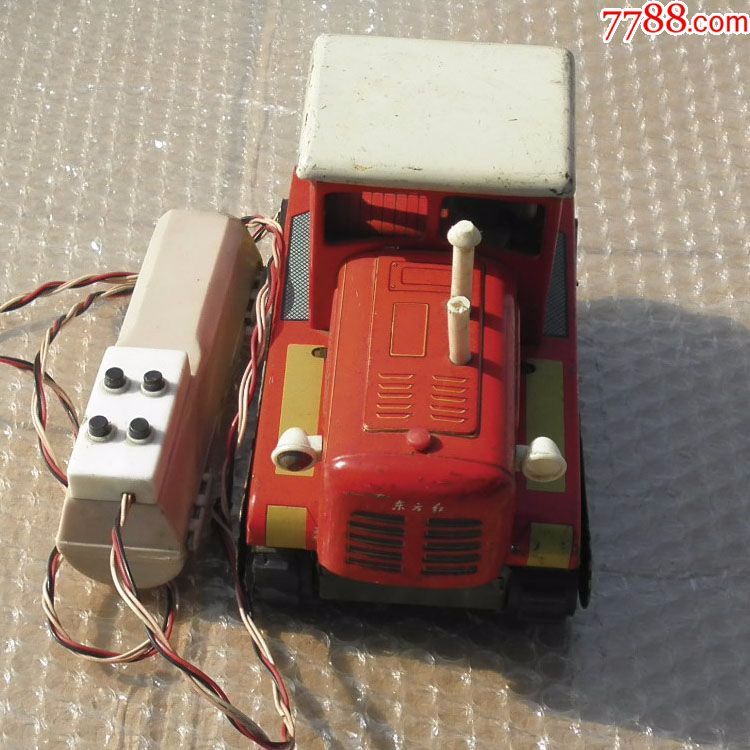 铁皮玩具me701东方红拖拉机