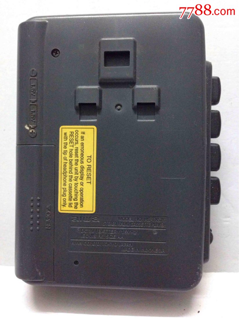 爱华αiwα随身听-电池盒生锈