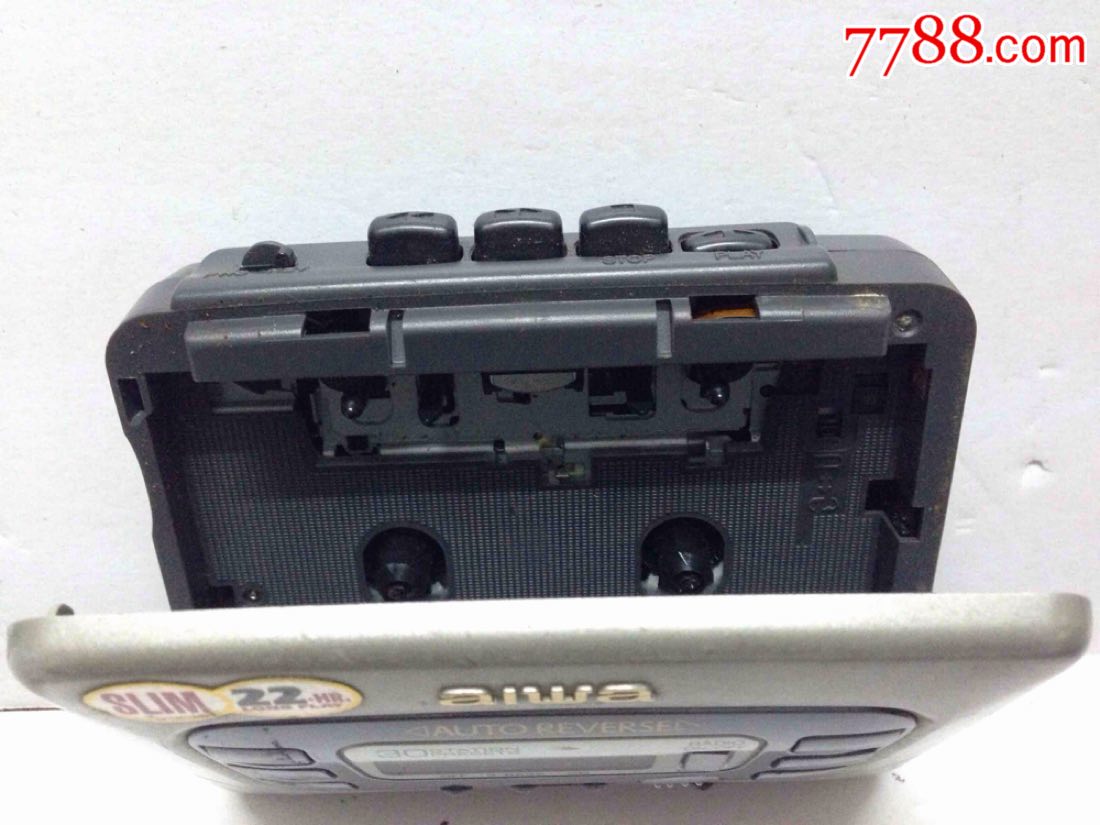 爱华αiwα随身听-电池盒生锈