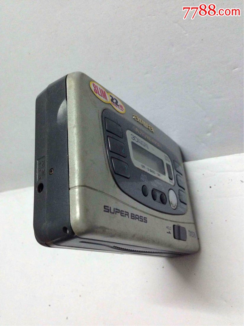 爱华αiwα随身听-电池盒生锈