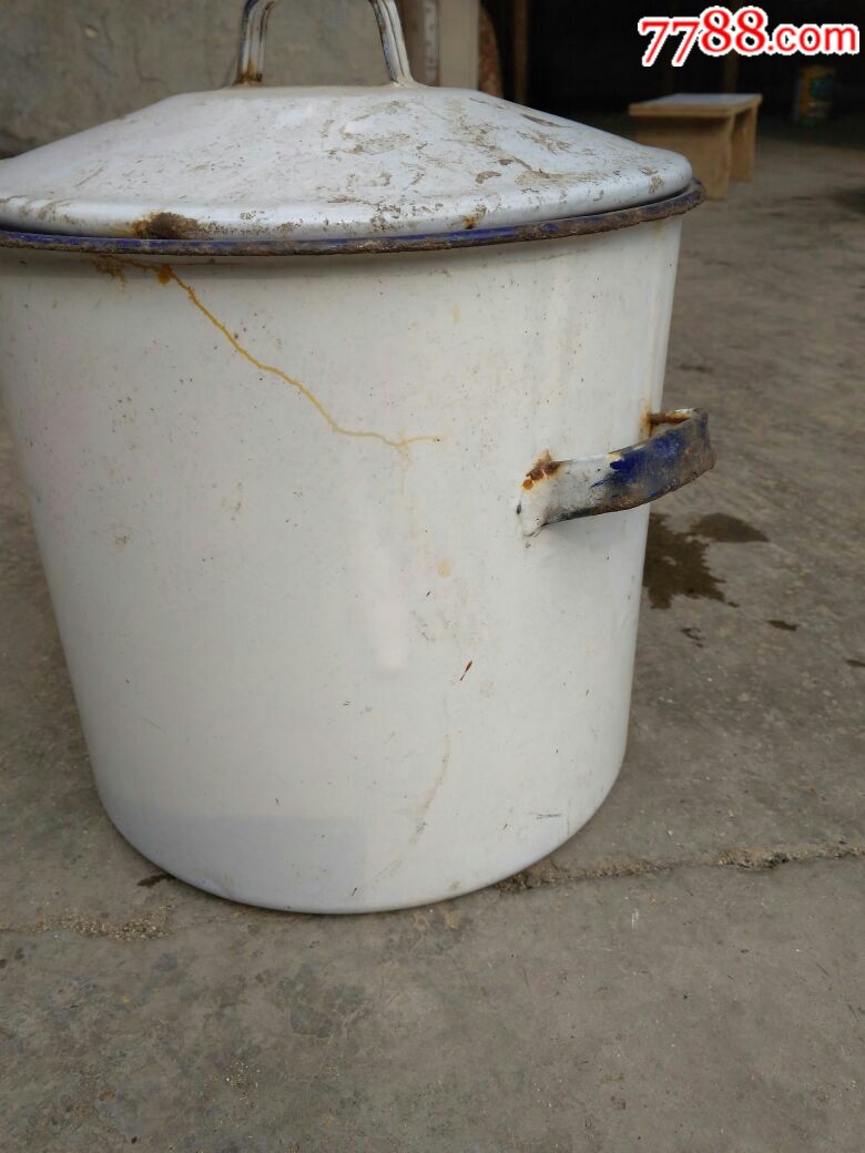 搪瓷铜嘴茶水缸一个