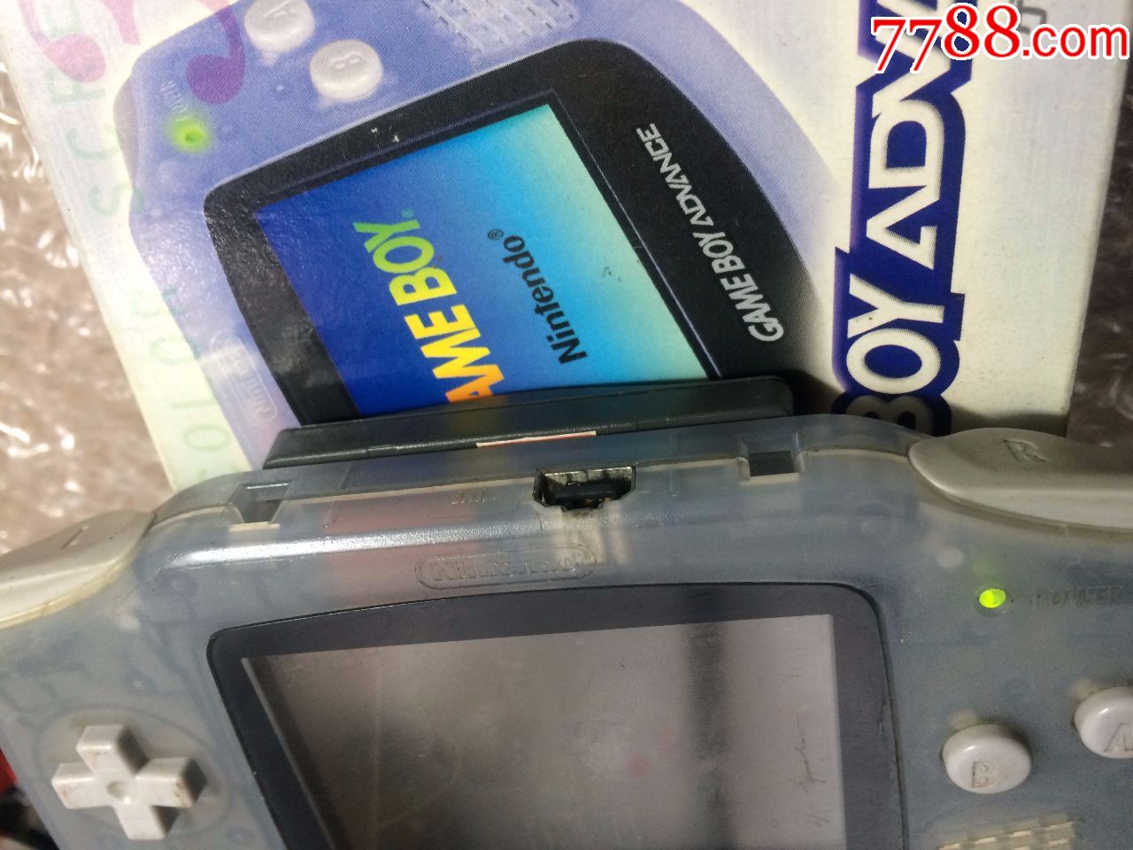 一台带包装盒说明书任天堂GBA手掌机游戏机