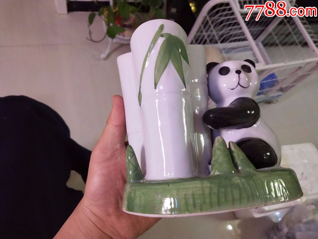 文革时期熊猫抱竹子笔筒,做工很好,完好无处理.无裂痕.