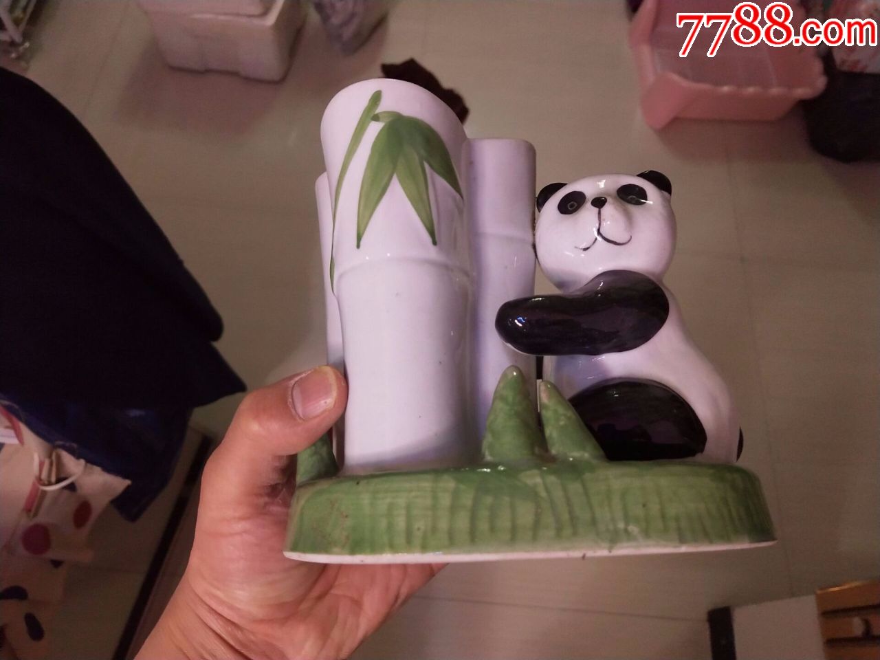 文革时期熊猫抱竹子笔筒,做工很好,完好无处理.无裂痕.