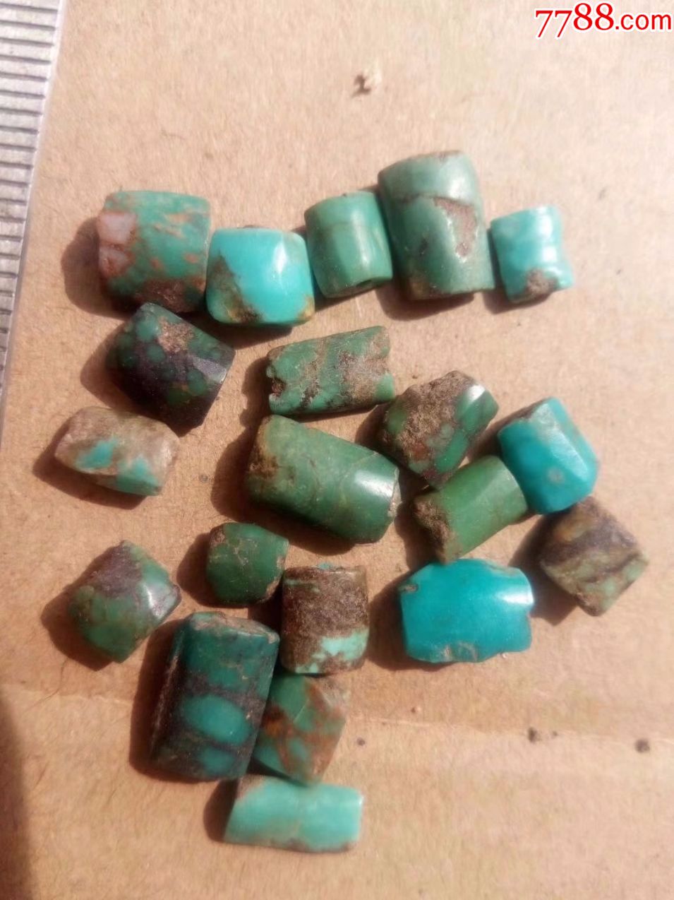 高古绿松石扁珠20颗都钻有孔全部
