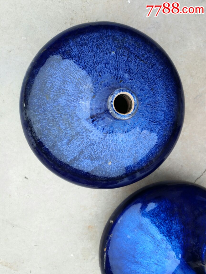 器型特殊,釉色非常好看蓝釉天球瓶灯座一对
