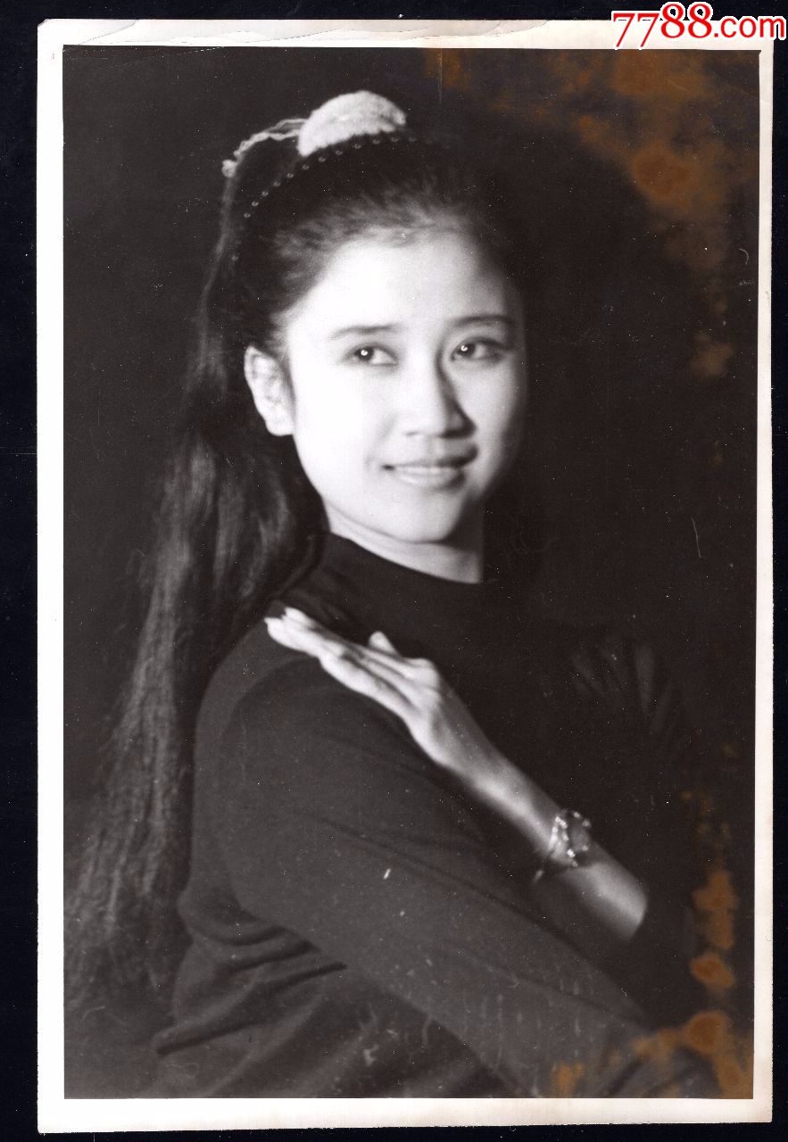 80年代美女老照片1张(尺寸约14.5*22厘米)