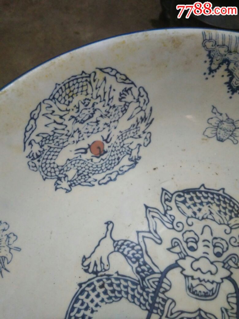 盘龙纹青花瓷大凹盘