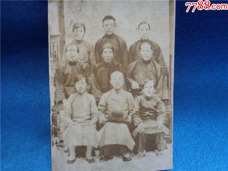 民国时期拍摄的一妻一妾全家福老照片