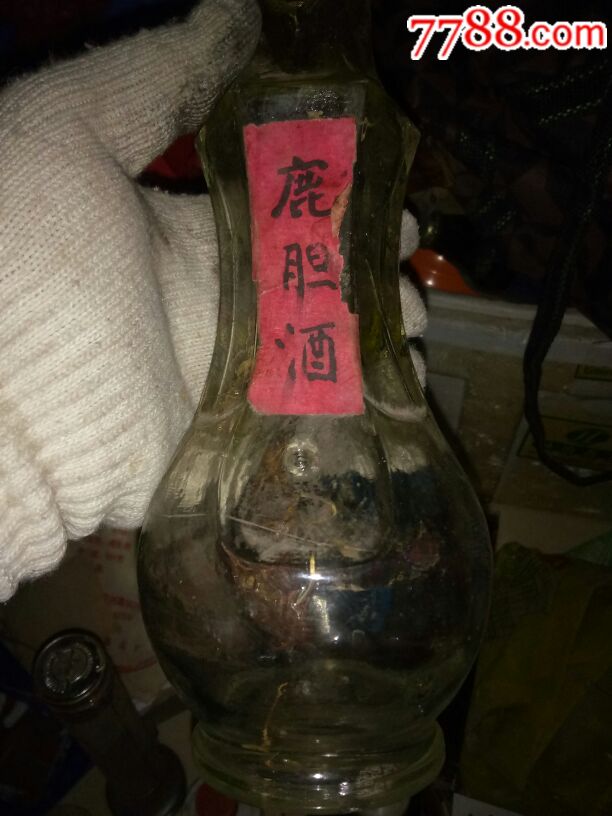 少见酒瓶子,鹿胆酒,里面有东西