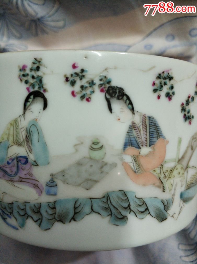 余子贞小瓷器一个.