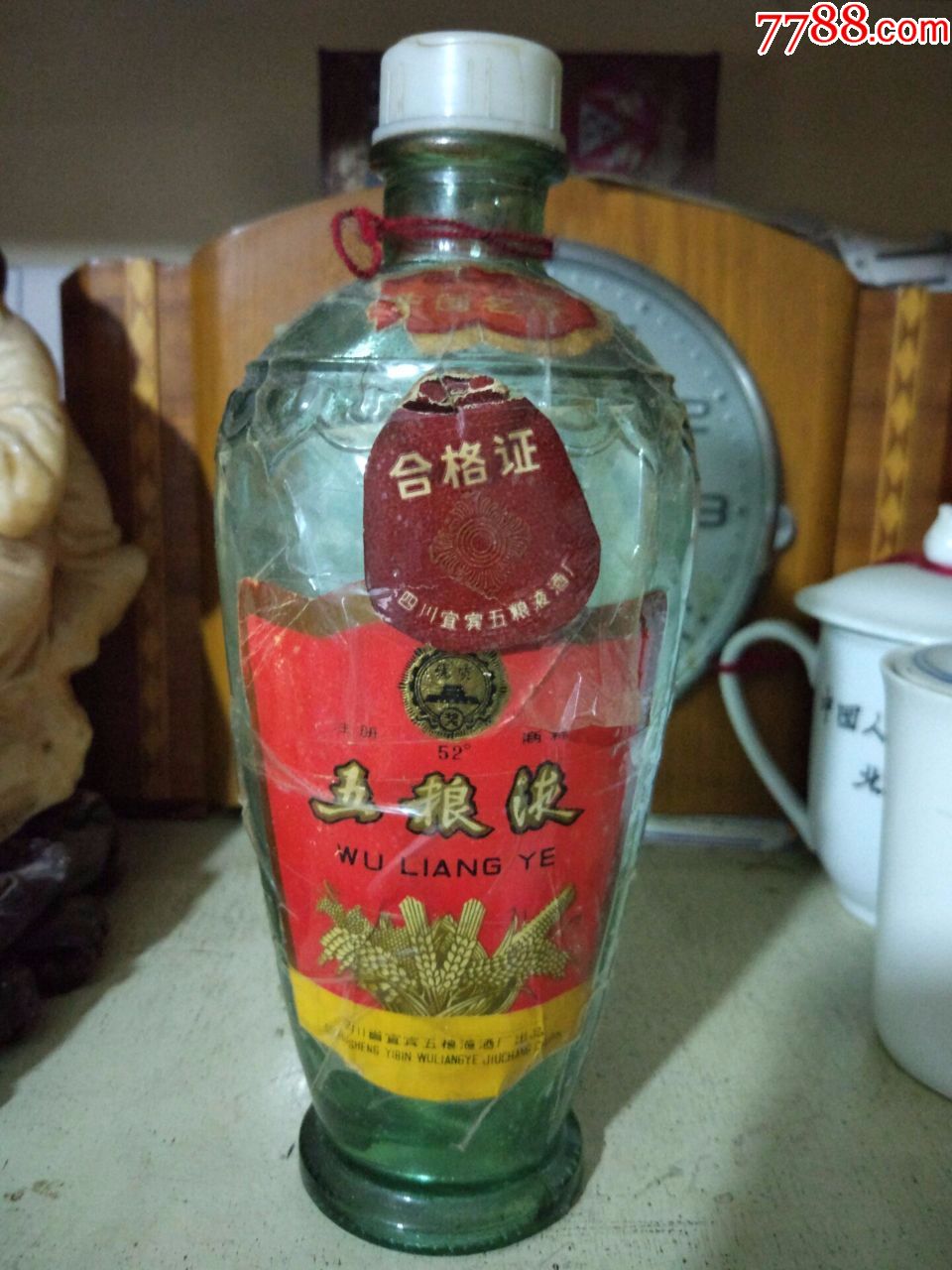 86年《五粮液》酒瓶,52度,标签全,带原盖