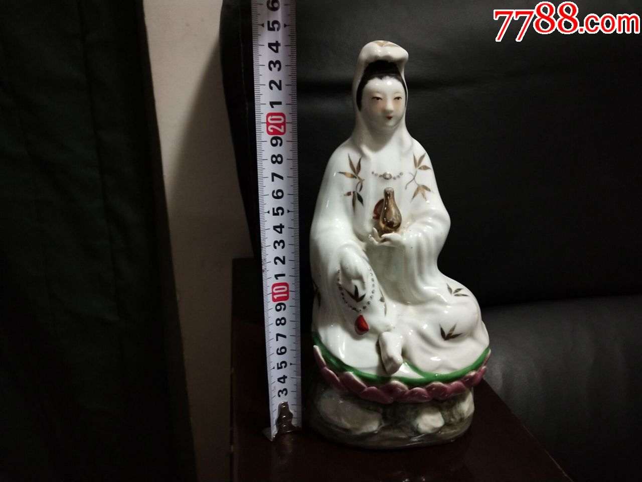 景德镇雕塑瓷厂出的,【观音菩萨】高度25厘米,完好10品