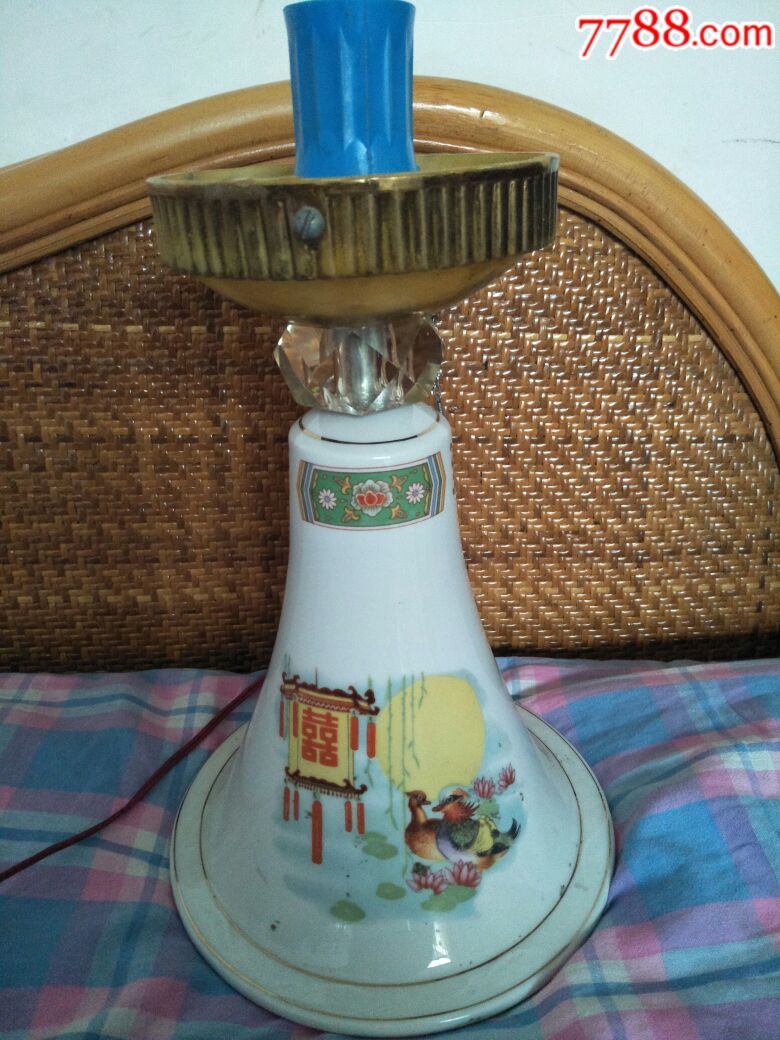 八十年代瓷质闺灯