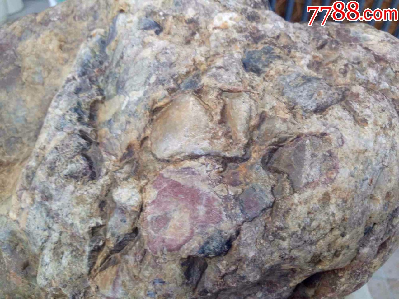 有人说陨石,有人说火山熔岩石…请行家自鉴吧