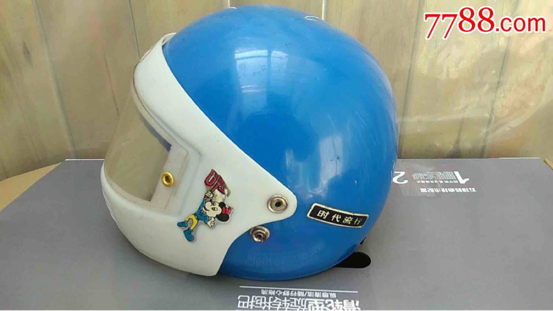 少见蓝色——"克塞号"儿童头盔
