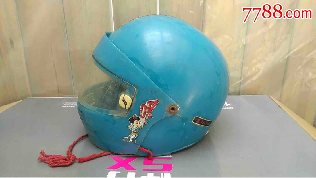 少见蓝色——"克塞号"儿童头盔