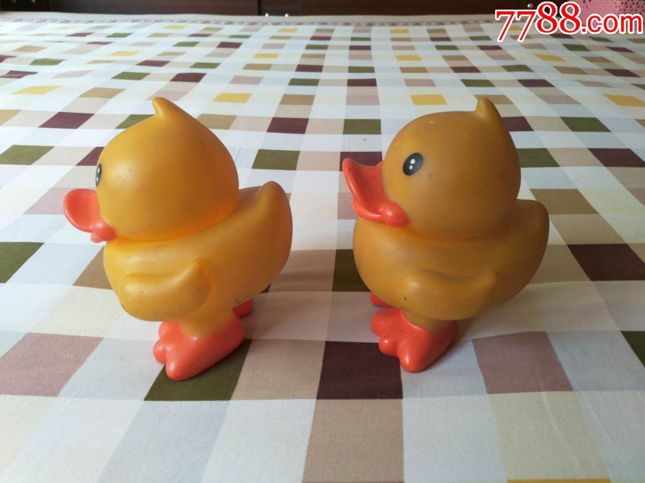 2只胶皮大嘴鸭子合拍,好品相,看图,鸭子的头可以拿下来的.