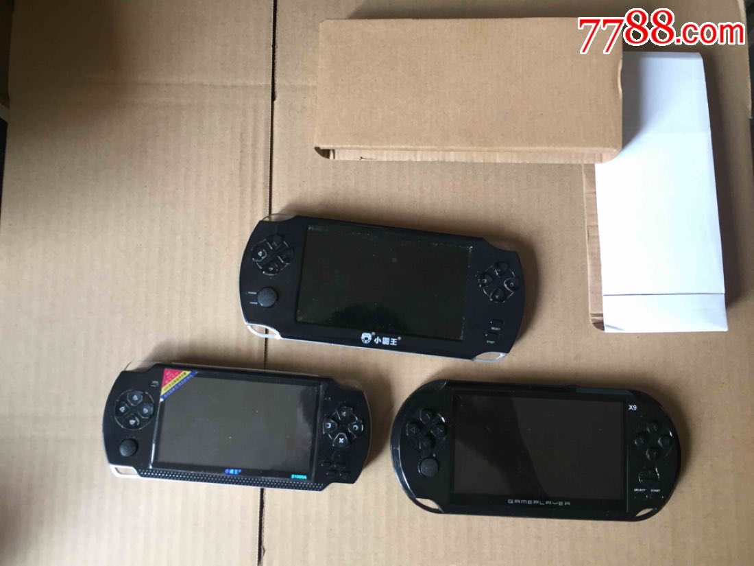 小霸王+X9手掌PSP游戏机三个合拍
