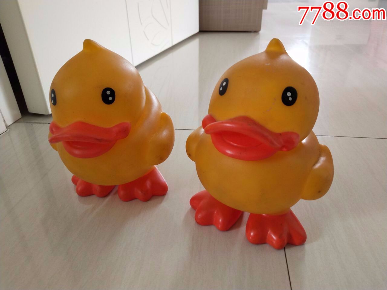2只胶皮大嘴鸭子合拍好品相看图鸭子的头可以拿下来的