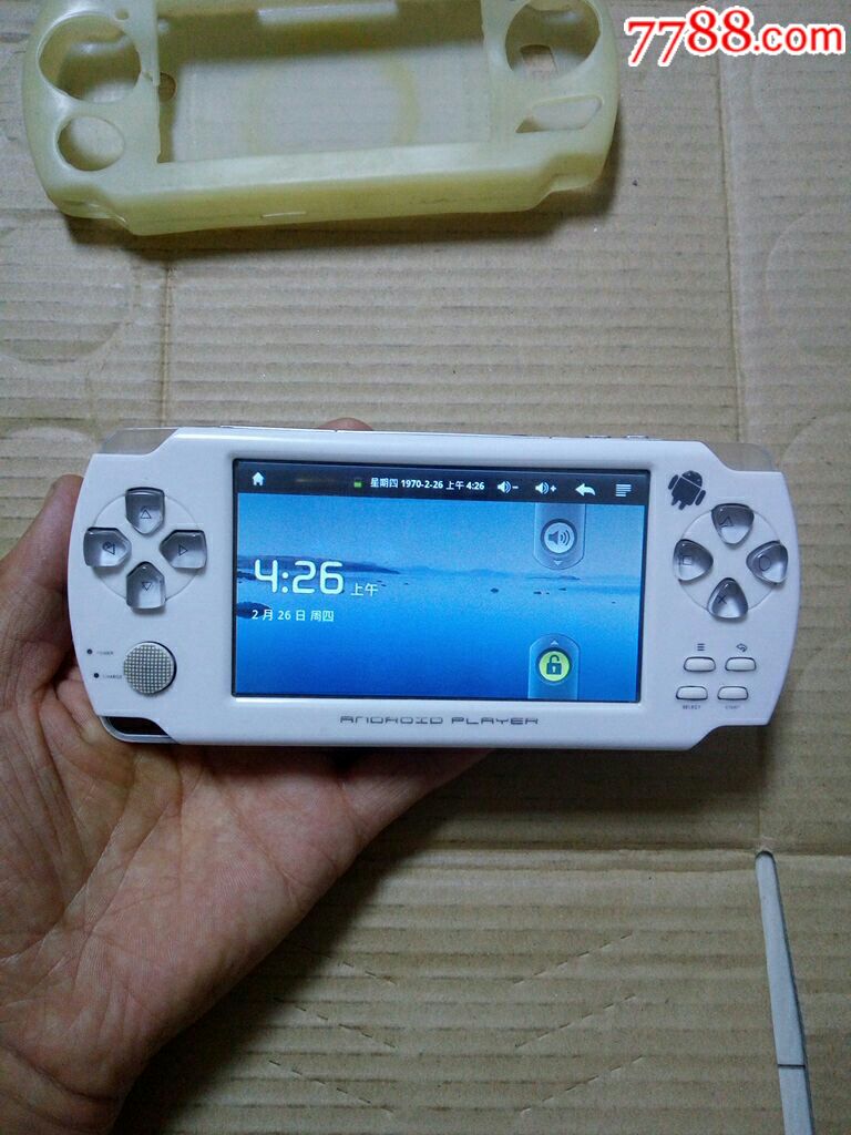 sony4000游戏机一个，那个塑料套垃圾品相!