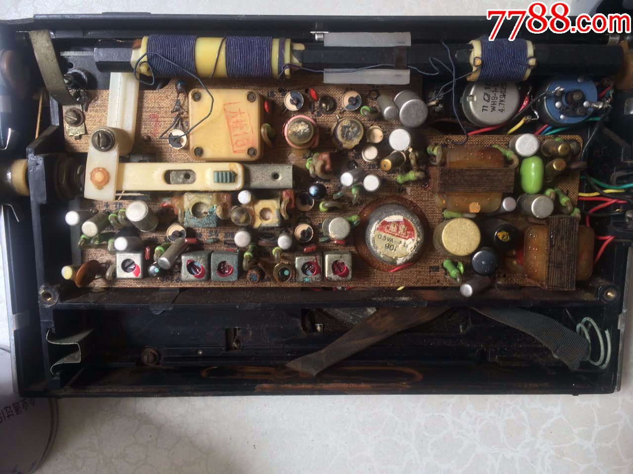 一台春雷老式收音机