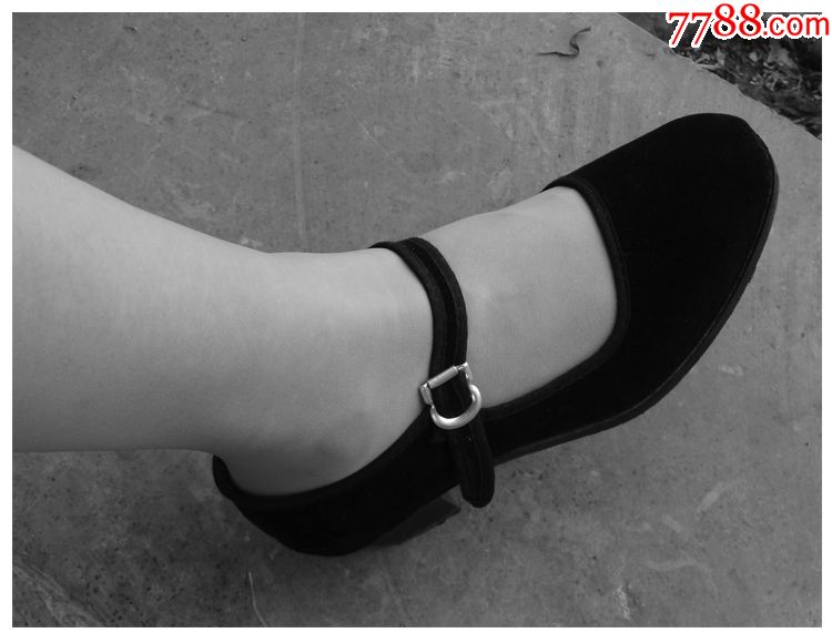 70年代女式一带布鞋鞋扣
