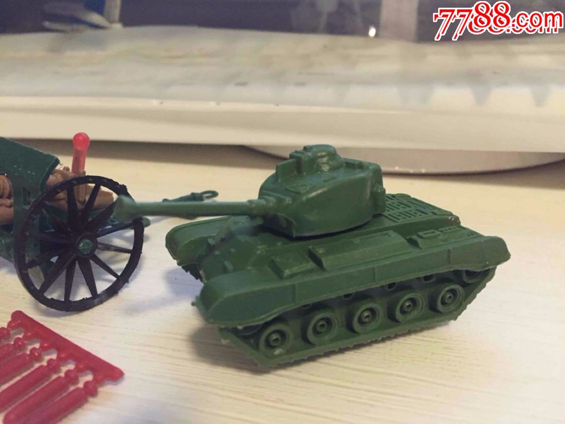 经典怀旧兵人坦克大炮吉普车塑料玩具