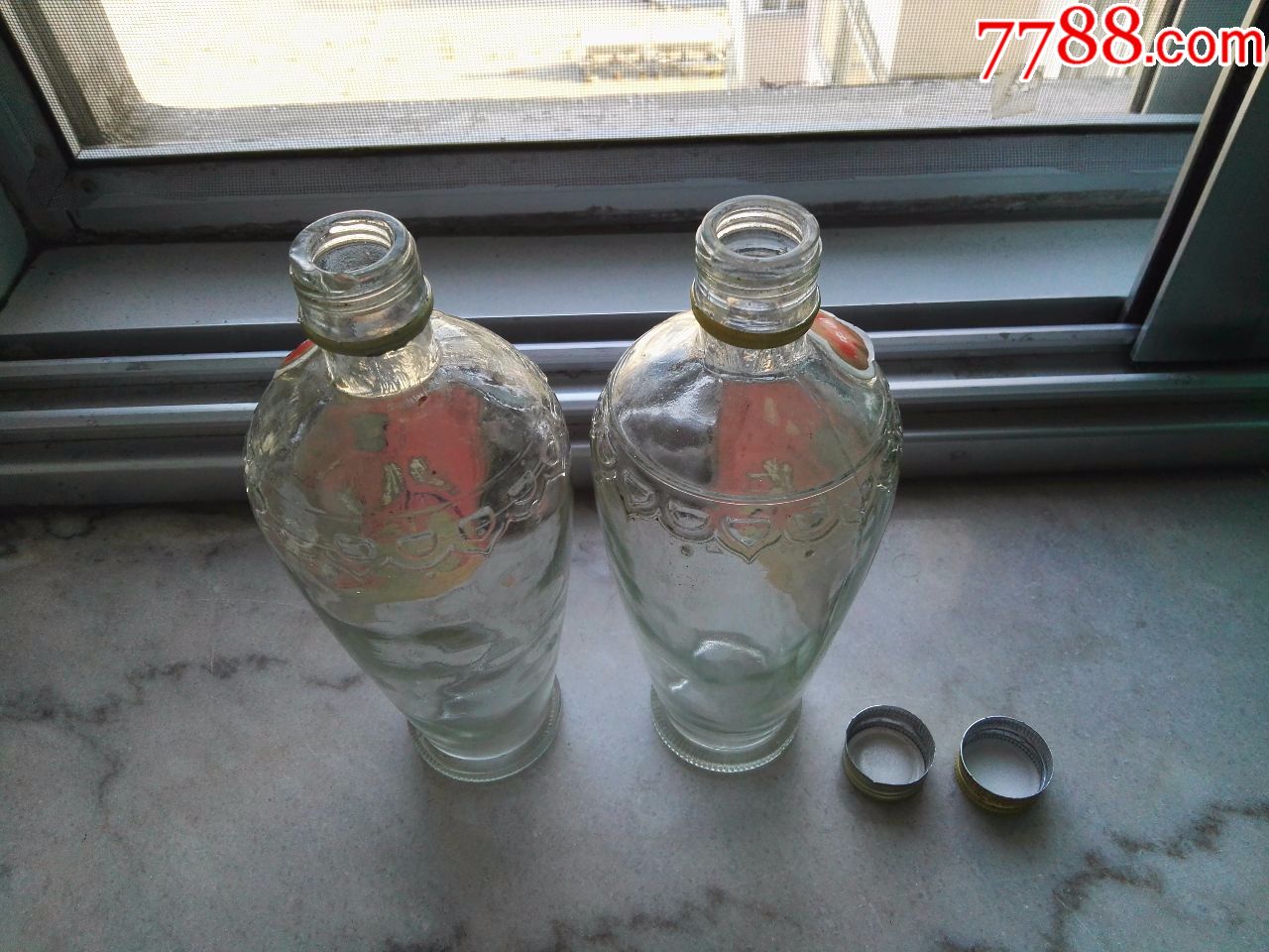 五粮液酒瓶1对,空酒瓶子