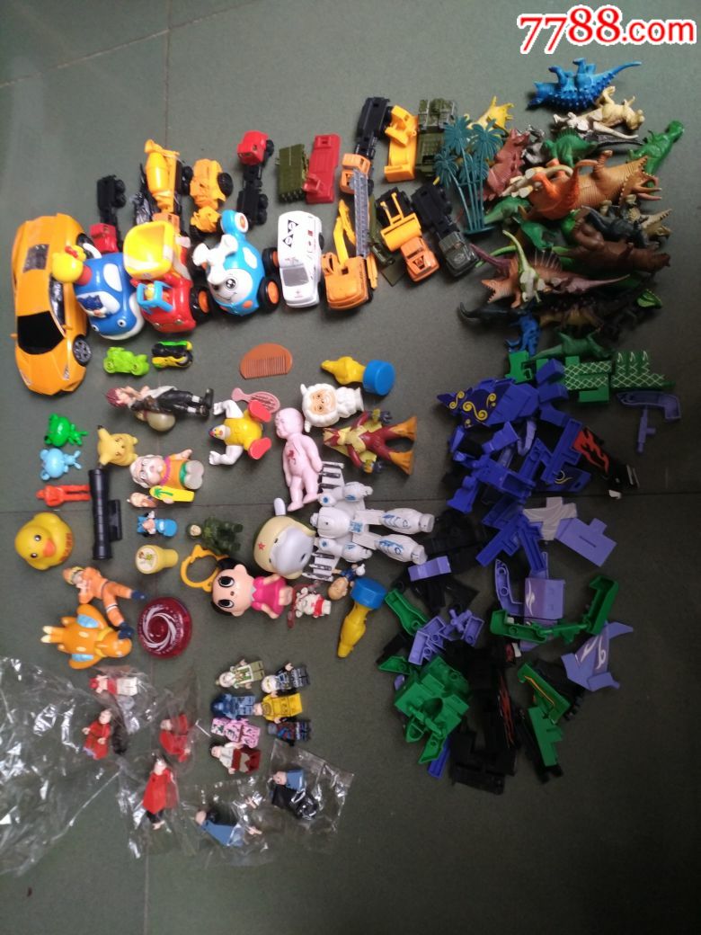 一堆玩具,配件,乐高人多个,印章,肯德基爷爷,汽车,恐龙,麦当劳等