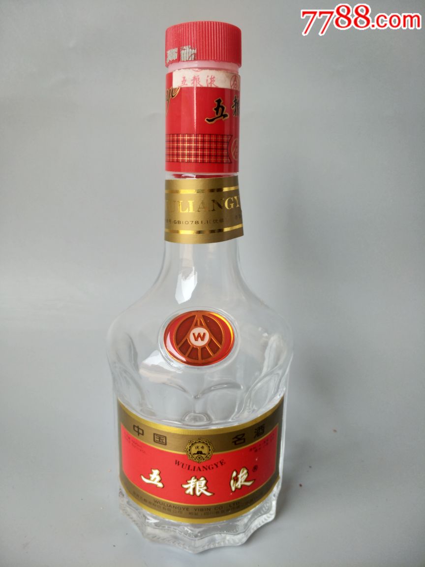 99年五粮液带盒酒瓶,顶盖分离,内盖裂开