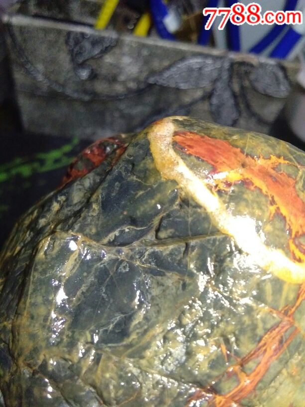 少有黄蜡石黑胶腊多色彩画面奇石摆件一块