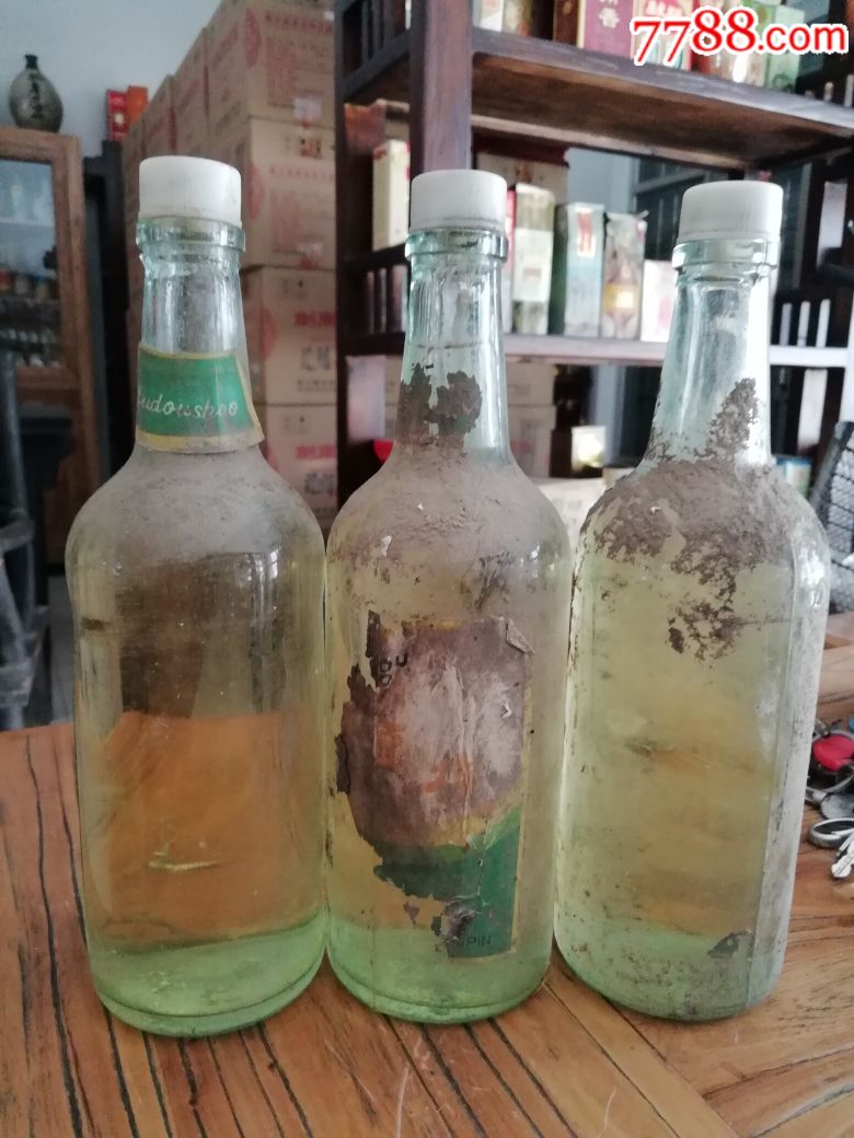 84年绿豆烧酒三瓶