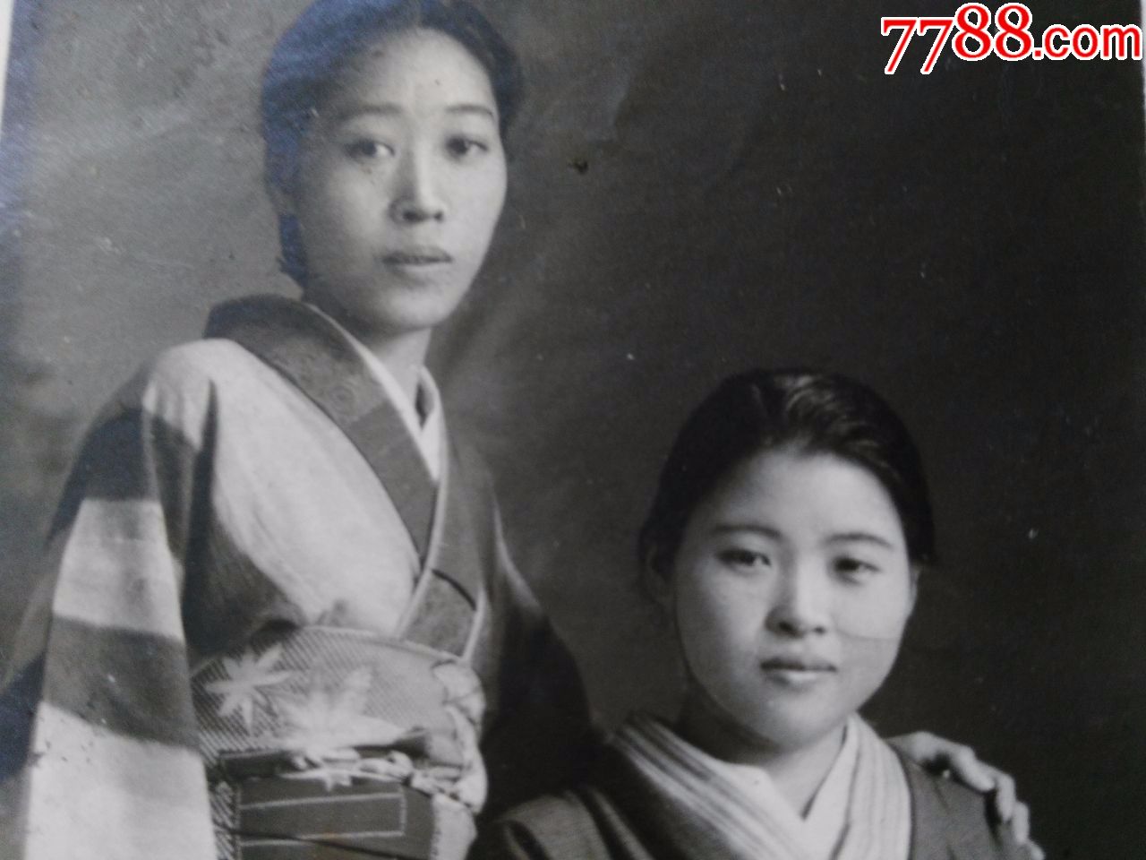 老照片:二个日本女人