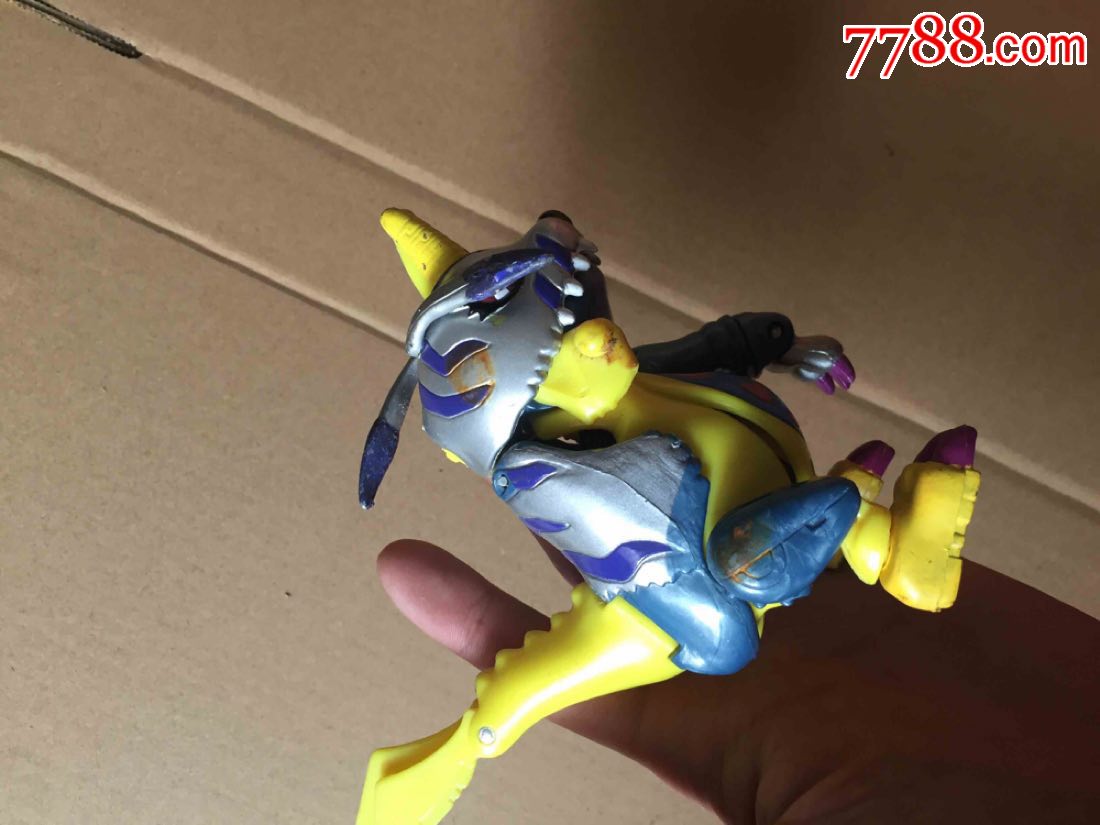 数码宝贝变形玩具系列_奥特蛋玩具变形视频_变形金刚4玩具变形视频