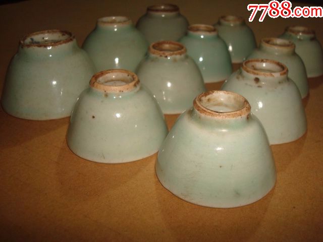 清或民国豆青釉小酒盅11个,完整品佳