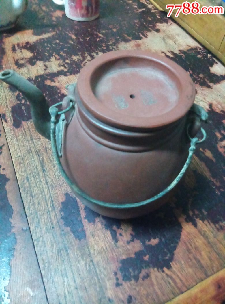宜兴紫砂提梁壶