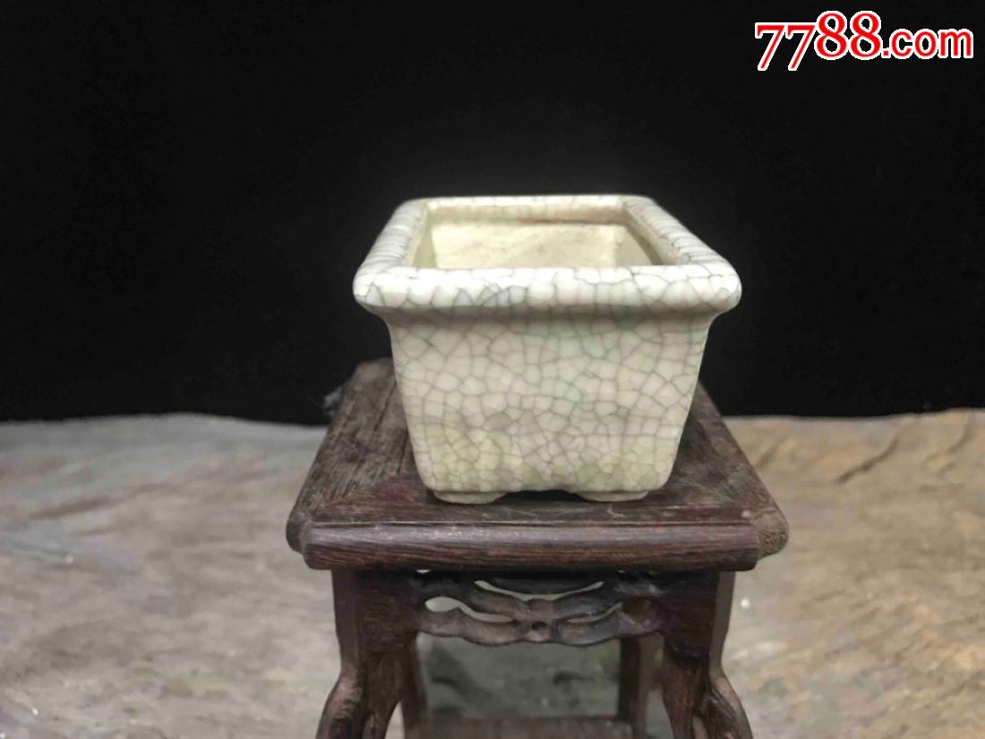 《石湾白碧裂花盆》(品相如图)