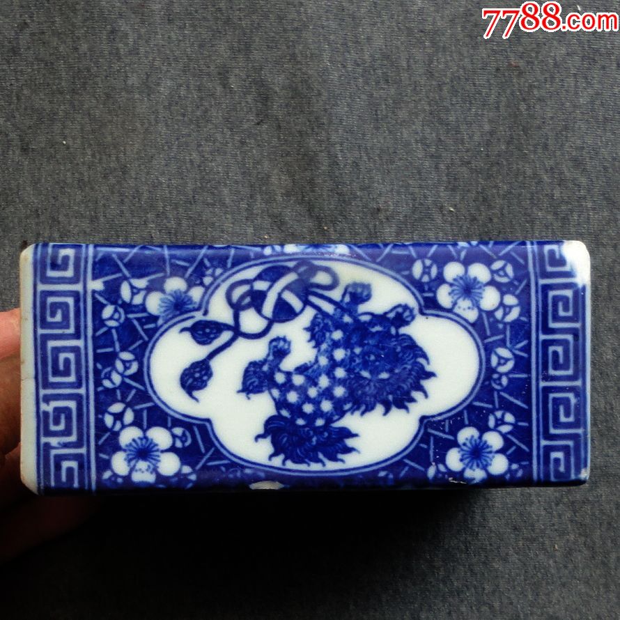 清青花瓷枕
