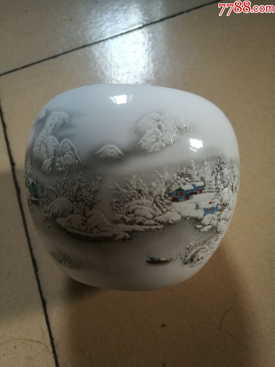 郭秋敏作于景德镇诗文山水小船浮雕罐;高8.4cm肚直径10.5cm