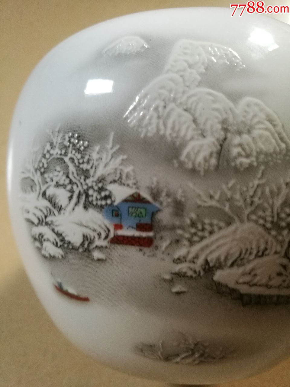 郭秋敏作于景德镇诗文山水小船浮雕罐;高8.4cm肚直径10.5cm