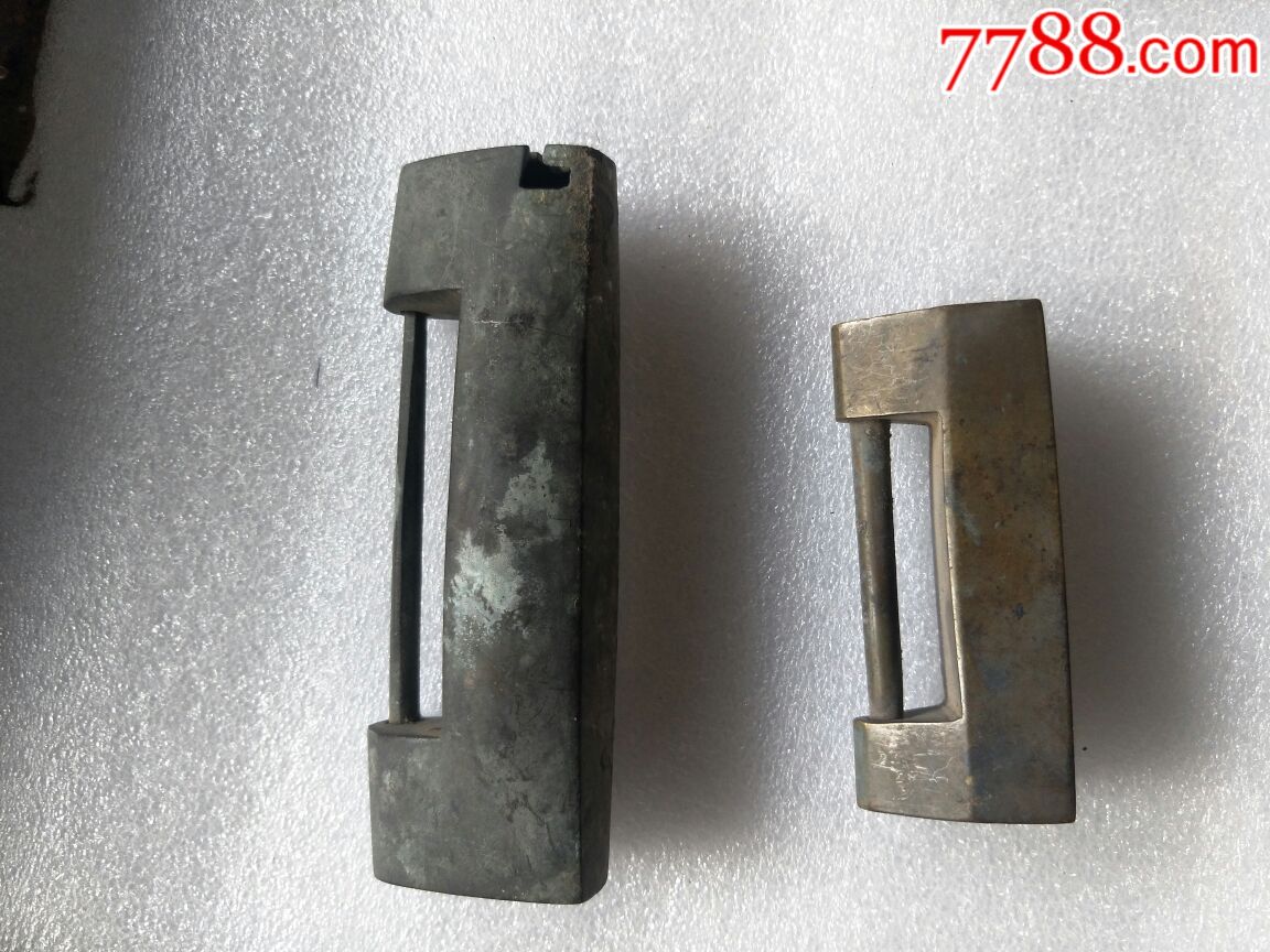 二把绝品大铜锁,就是没钥匙