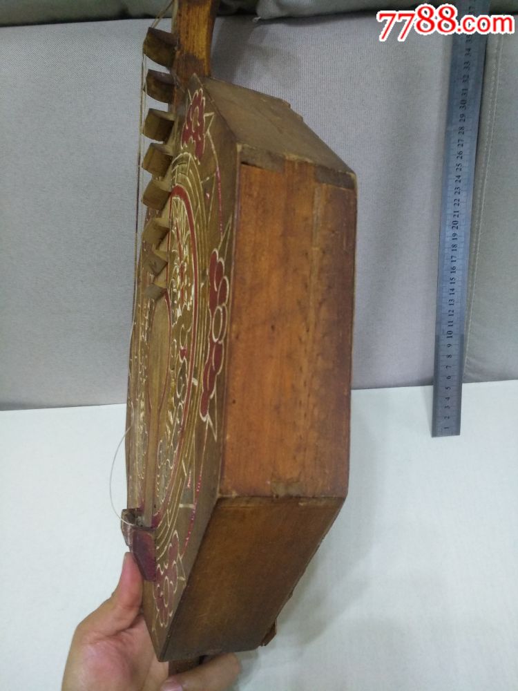 云南楚雄彝族月琴弦子八角琴火把节纪念老乐器有残破