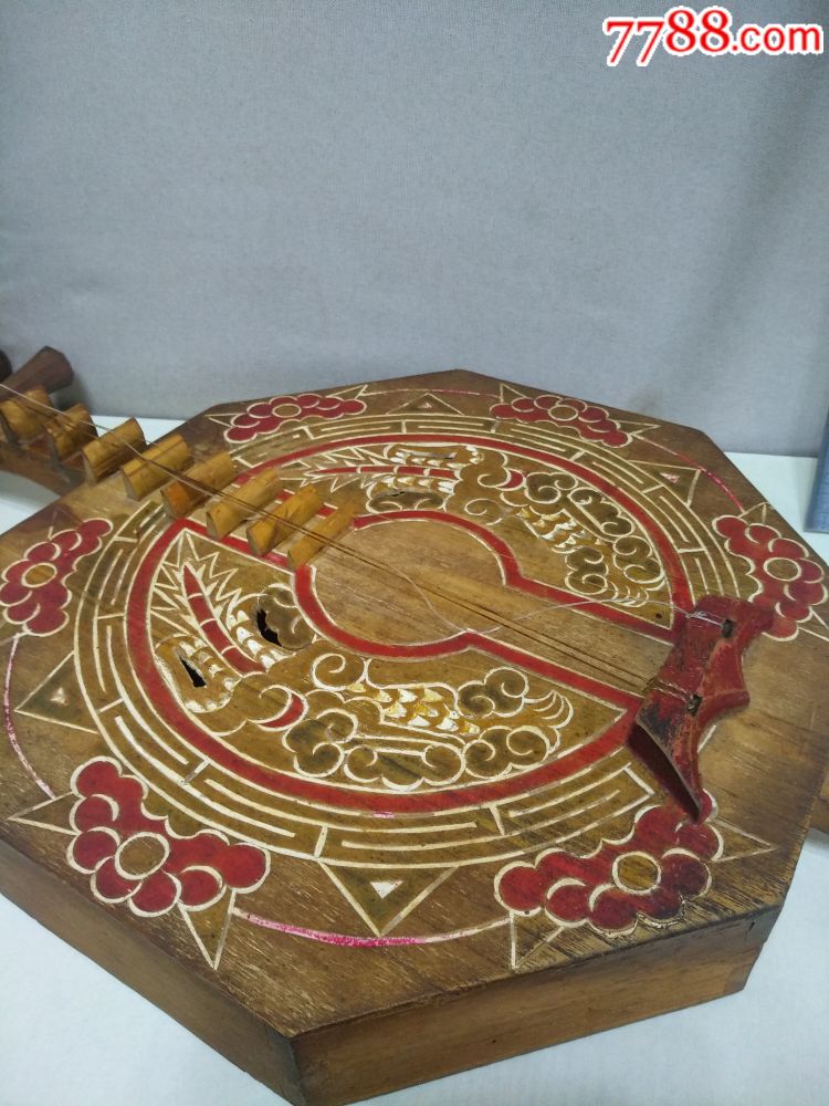 云南楚雄彝族月琴弦子八角琴火把节纪念老乐器有残破