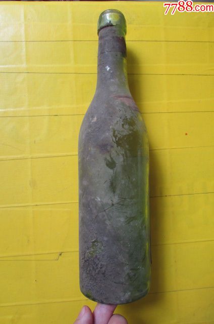 白兰地空酒瓶一个(看图)