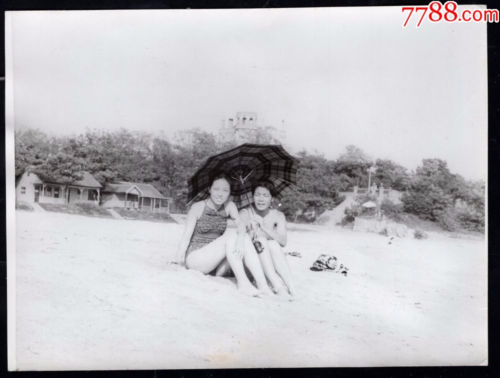 7.80年代泳装美女老照片1张(尺寸约13*17厘米)